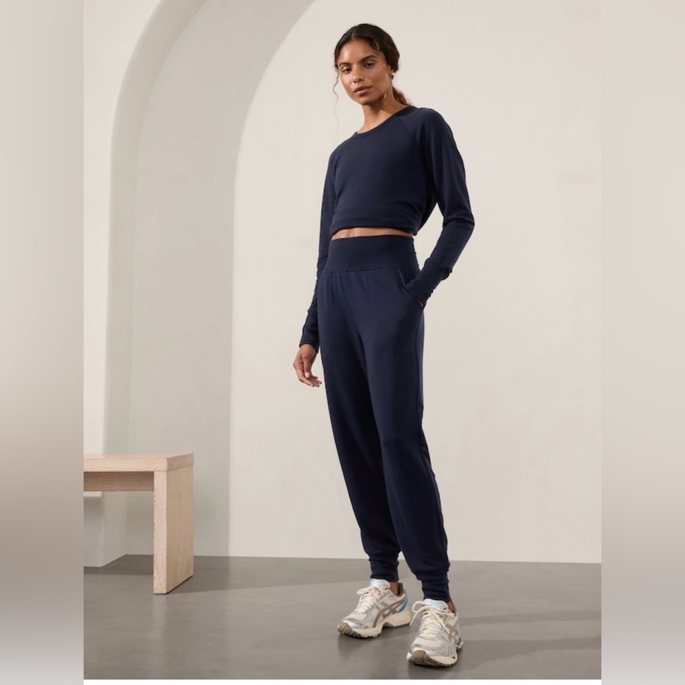 NWT-Athleta Coaster Luxe Navy Jogger, Large